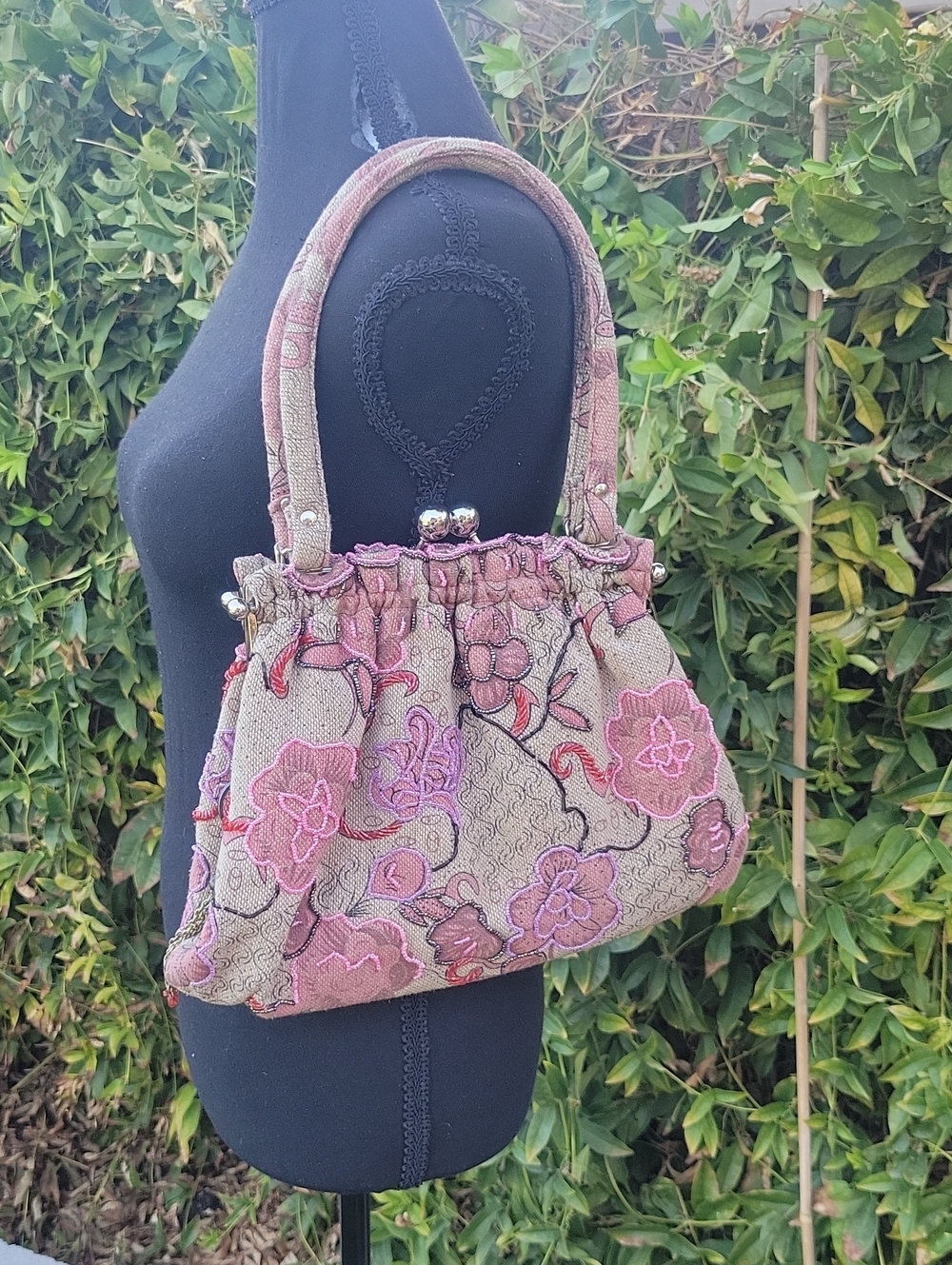 Y2K Vintage-Style Floral Beaded Kiss Lock Shoulder Bag With Charm